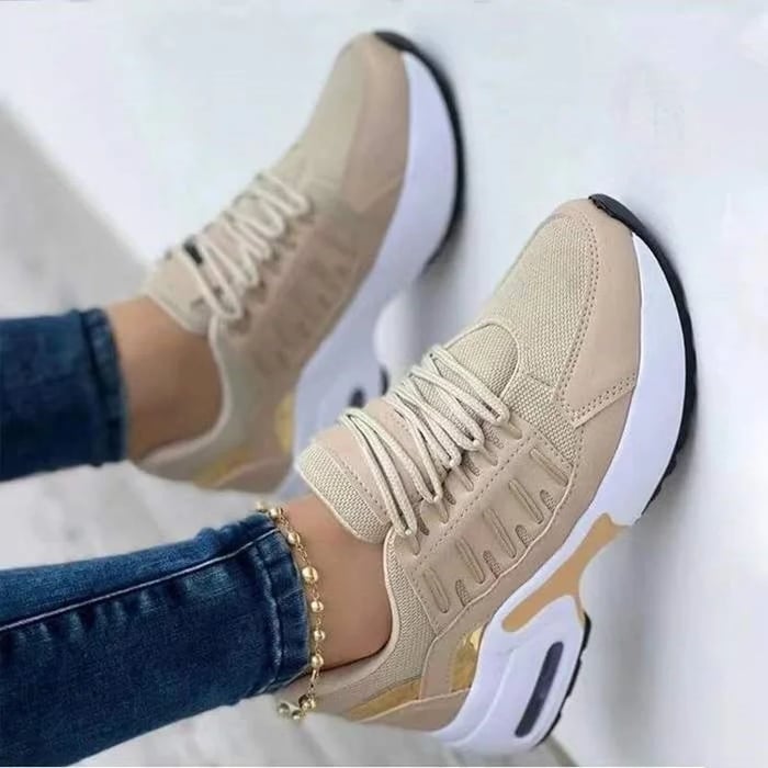 Sporty Ladies' Sneakers With Cushioned Sole And Lacing
