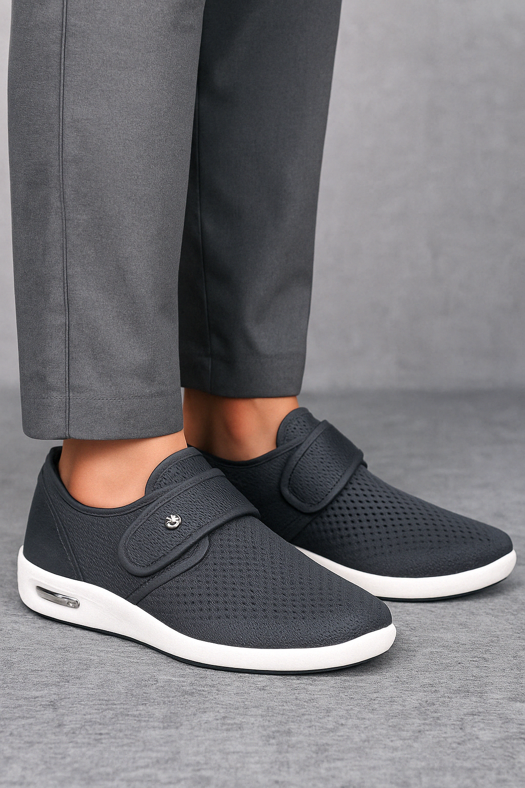 Men's Slip-on Shoes with Velcro and Comfort Sole for Everyday Wear