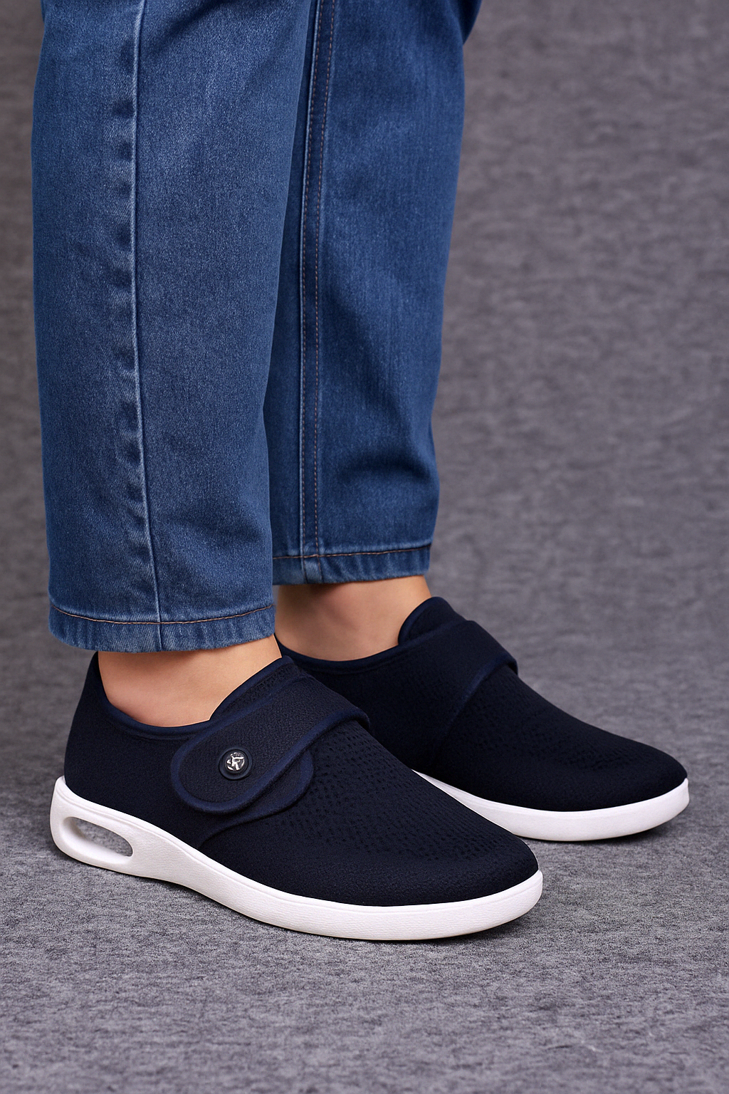 Men's Slip-on Shoes with Velcro and Comfort Sole for Everyday Wear